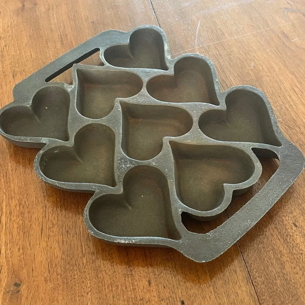 Vintage Cast Iron Sweet Heart Muffin Pan